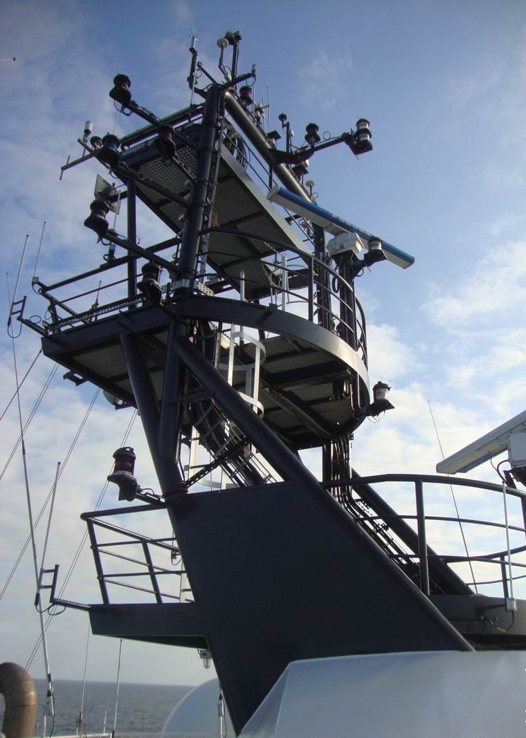 23 x-bow mast.jpg