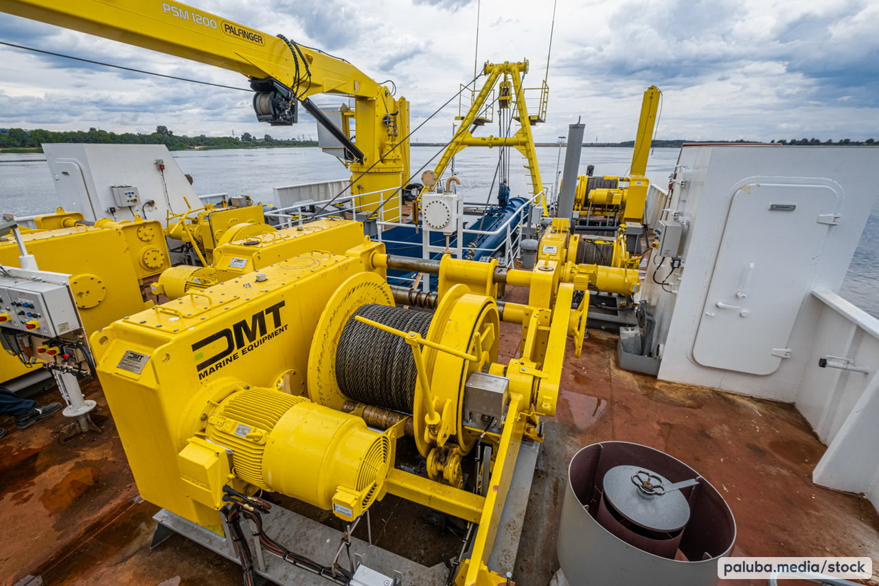 deck gear 6 DMT winch.jpg