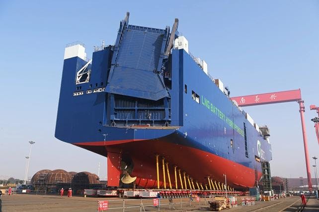 dual-fuel LNG battery hybrid pure car and truck carrier.jpg