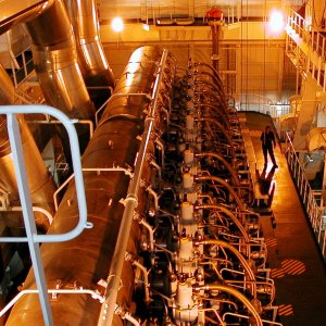 APL ENGLAND / ENGINE ROOM