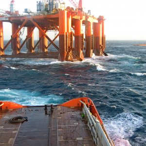 DE HONG during rig move of SSDR Pride South Seas