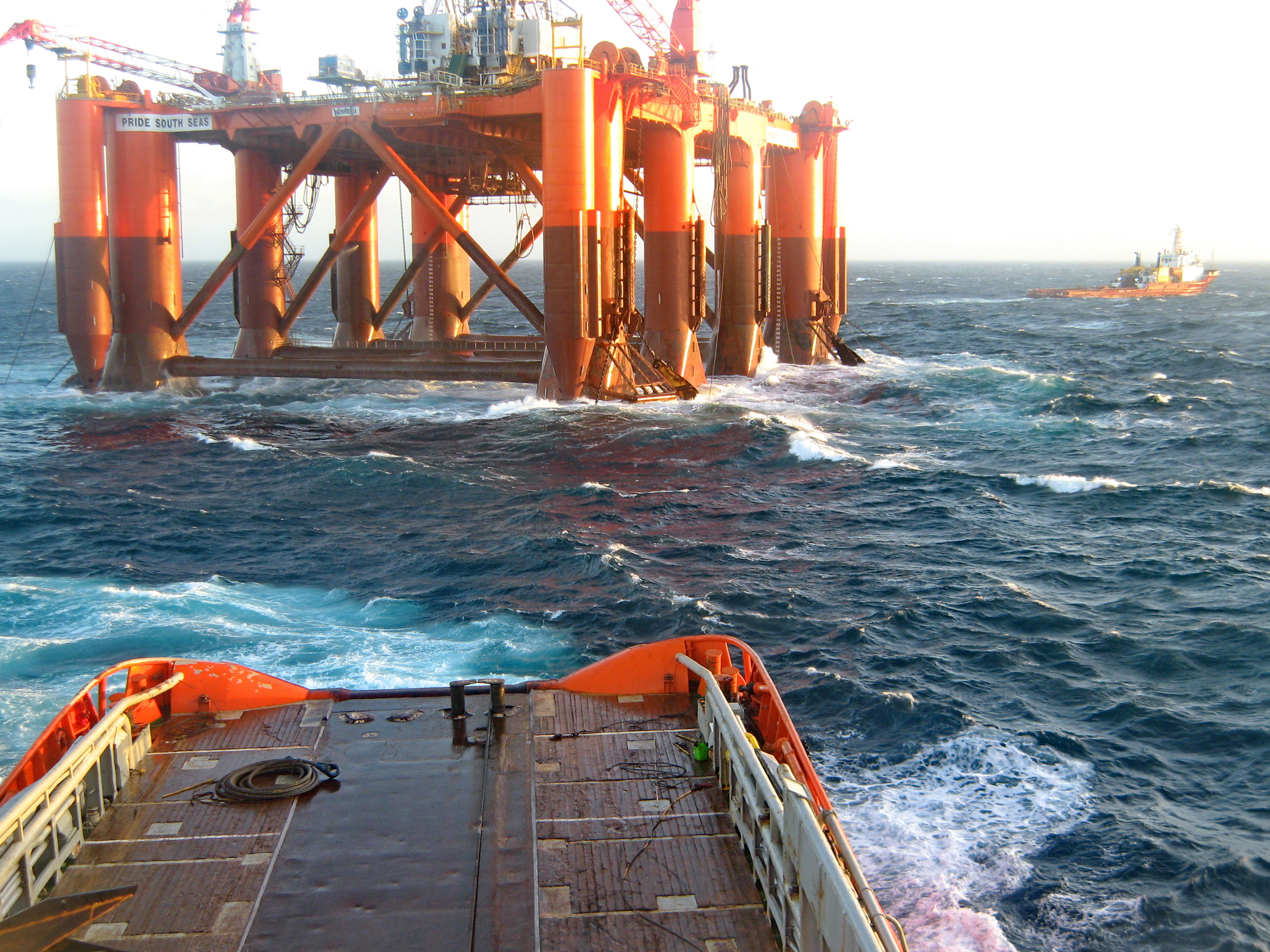 DE HONG during rig move of SSDR Pride South Seas